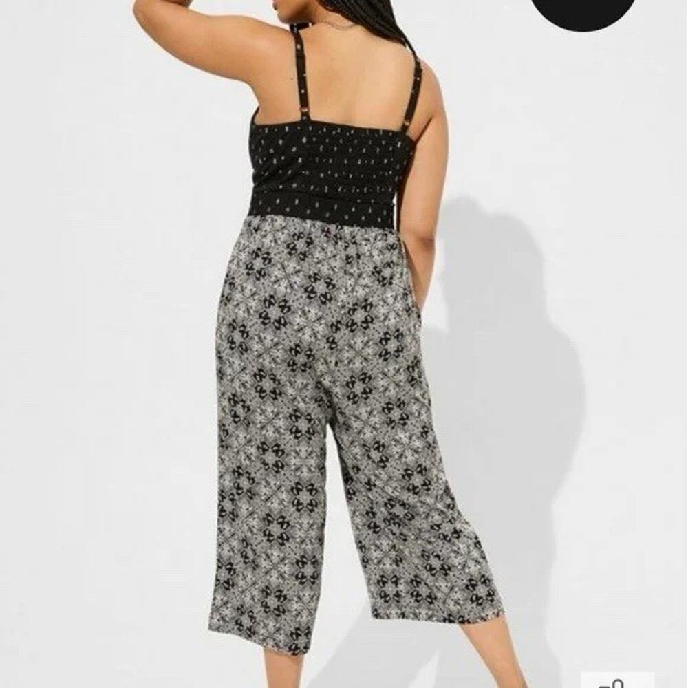 NWT Torrid Tie Front Culotte Jumpsuit black geometric print Pocket Plus Sz 1X - Picture 3 of 16